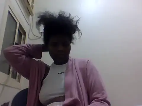 Snapshot of queenzuena chatting on May 5, 9:12 pm queenzuena online show from May 5, 9:12 pm