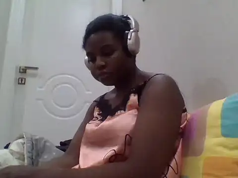 queenzuena online show from July 1, 9:58 pm
