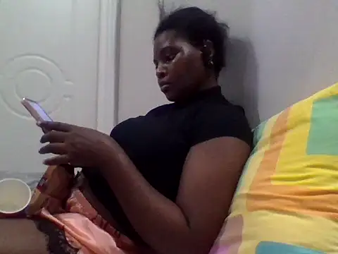 queenzuena online show from July 4, 8:04 pm
