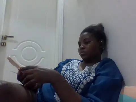 queenzuena online show from July 7, 7:07 pm