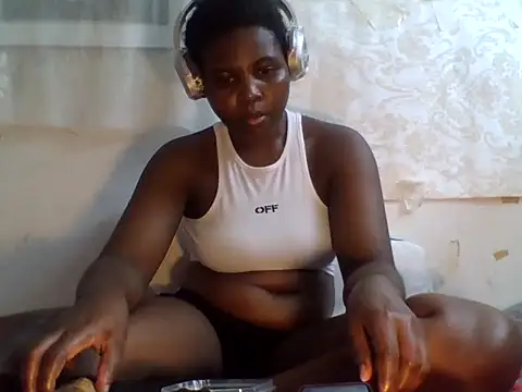 queenzuena online show from July 14, 9:42 pm