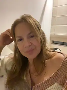 Leyna liu online show from November 22, 4:55 am
