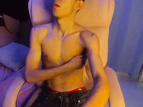 isaaclatino online show from April 5, 9:39 am