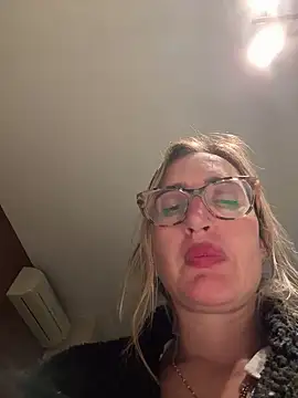 casalinga88 online show from March 1, 1:43 am