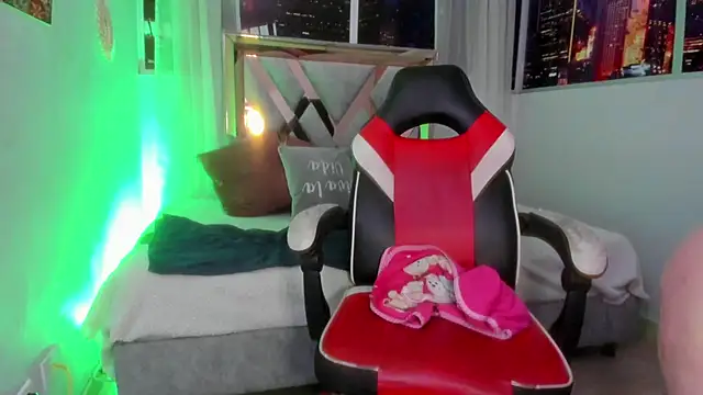 Sheryl Hamilton online show from December 12, 9:48 pm