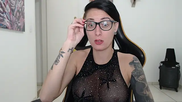 CrisBathoryxxx online show from December 12, 3:10 am