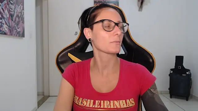 CrisBathoryxxx online show from December 28, 10:02 pm