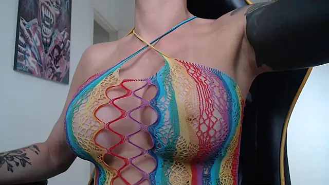CrisBathoryxxx online show from January 10, 9:10 pm