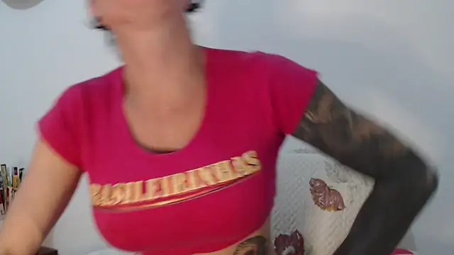 CrisBathoryxxx online show from September 13, 9:36 pm