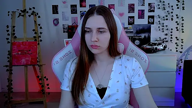 Snapshot of AliceCharmy chatting on October 16, 5:30 am AliceCharmy online show from October 16, 5:30 am