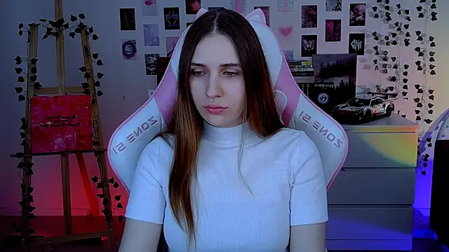 Snapshot of AliceCharmy chatting on October 17, 6:27 am AliceCharmy online show from October 17, 6:27 am