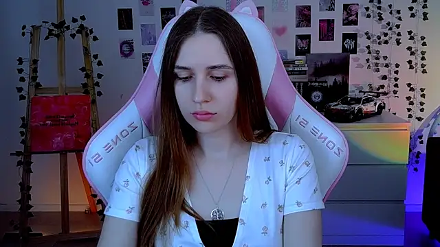 Snapshot of AliceCharmy chatting on October 20, 5:30 am AliceCharmy online show from October 20, 5:30 am