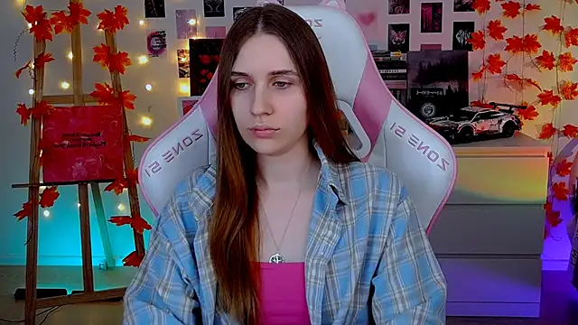 Snapshot of AliceCharmy chatting on November 17, 8:09 am AliceCharmy online show from November 17, 8:09 am