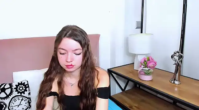 GraceLips online show from February 5, 11:34 am