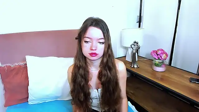 GraceLips online show from March 3, 8:38 am