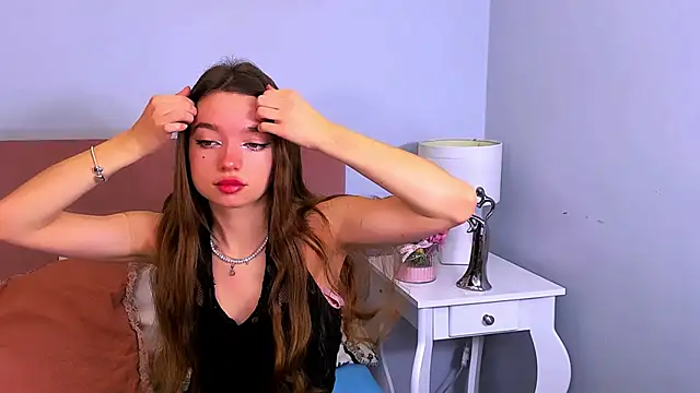 GraceLips online show from March 18, 6:36 am