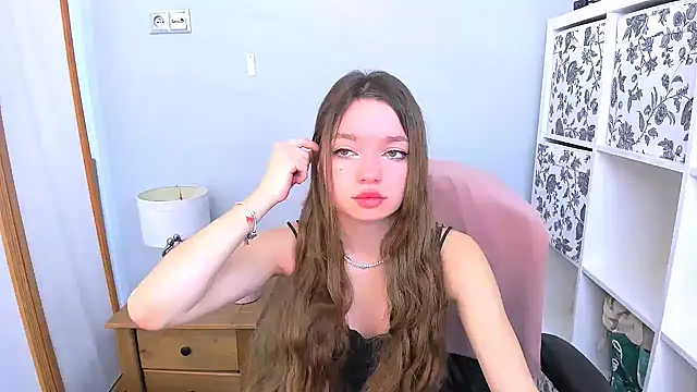 GraceLips online show from March 22, 6:22 am