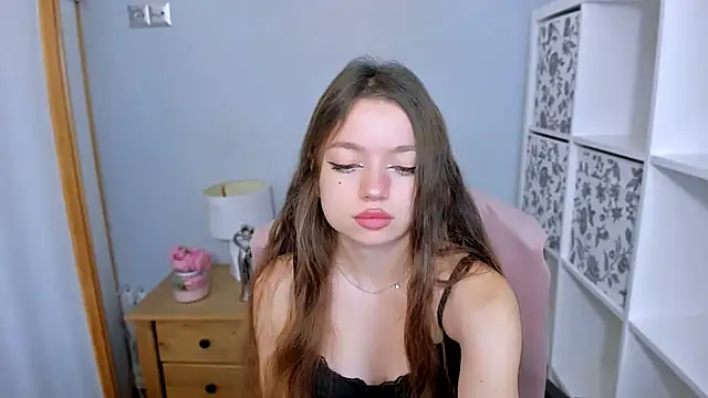 GraceLips online show from October 31, 6:47 am