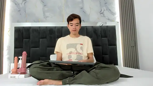 bunny maxi online show from December 5, 12:36 pm