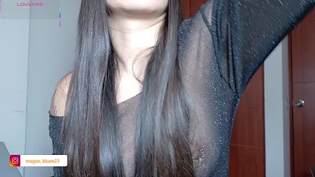 megan bluee23 online show from December 18, 4:24 pm