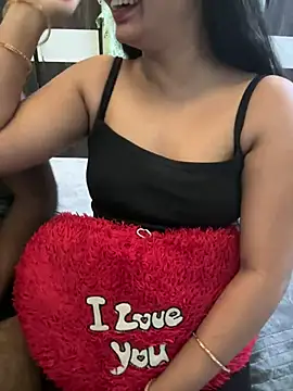 Snapshot of Magical-Couple-telugu chatting on December 7, 7:10 pm Magical-Couple-telugu online show from December 7, 7:10 pm