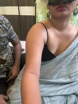 Snapshot of Magical-Couple-telugu chatting on December 15, 8:15 pm Magical-Couple-telugu online show from December 15, 8:15 pm