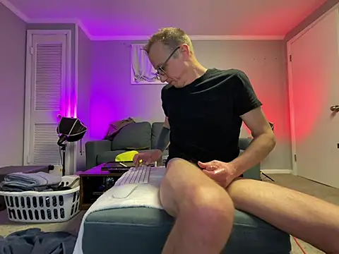 mouser21212 online show from February 6, 12:11 am