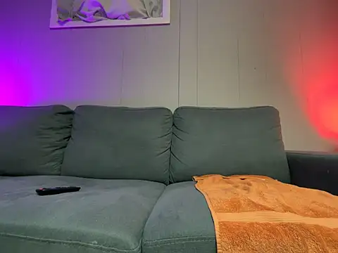 mouser21212 online show from February 26, 8:44 pm