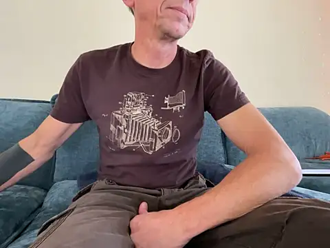 mouser21212 online show from November 29, 9:18 pm