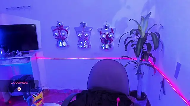 LucyStrike  online show from June 26, 2:05 am