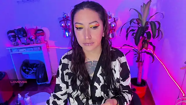 LucyStrike  online show from July 4, 1:56 am