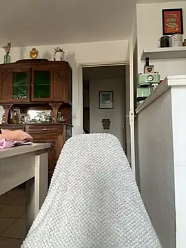 Luccreccia  online show from March 26, 9:37 am