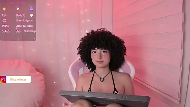 Snapshot of Alice_winter_ chatting on May 15, 6:15 pm Alice winter online show from May 15, 6:15 pm