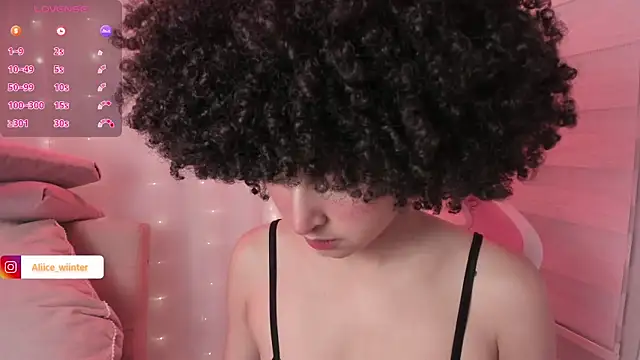 Snapshot of Alice_winter_ chatting on May 19, 8:04 pm Alice winter online show from May 19, 8:04 pm