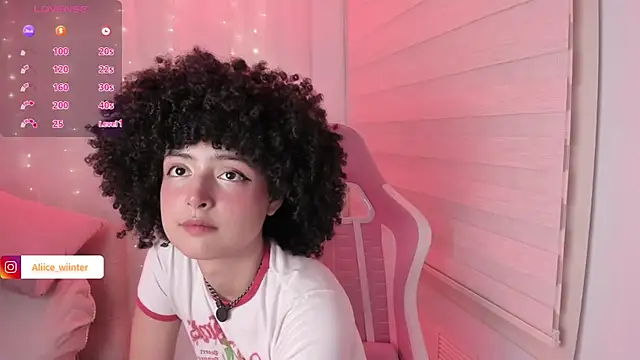 Snapshot of Alice_winter_ chatting on June 6, 6:12 pm Alice winter online show from June 6, 6:12 pm