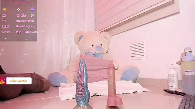 Snapshot of Alice_winter_ chatting on July 2, 3:23 am Alice winter online show from July 2, 3:23 am