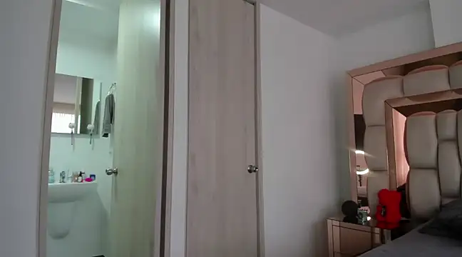 Snapshot of candy-sam28 chatting on December 13, 4:38 pm candy-sam28 online show from December 13, 4:38 pm