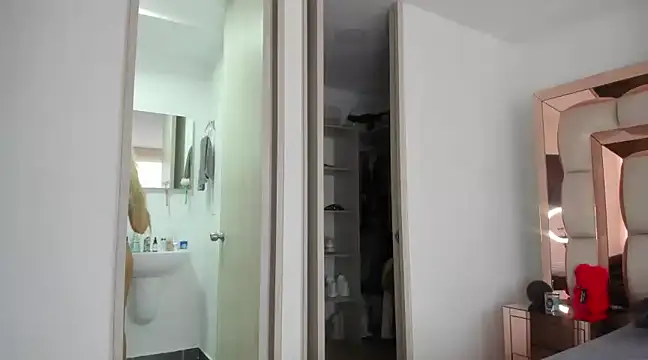 Snapshot of candy-sam28 chatting on December 24, 5:13 pm candy-sam28 online show from December 24, 5:13 pm