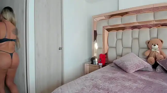 Snapshot of candy-sam28 chatting on February 5, 4:25 pm candy-sam28 online show from February 5, 4:25 pm