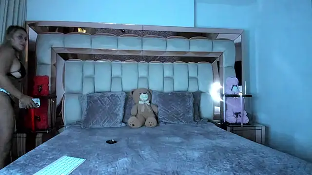 Snapshot of candy-sam28 chatting on November 22, 11:04 pm candy-sam28 online show from November 22, 11:04 pm