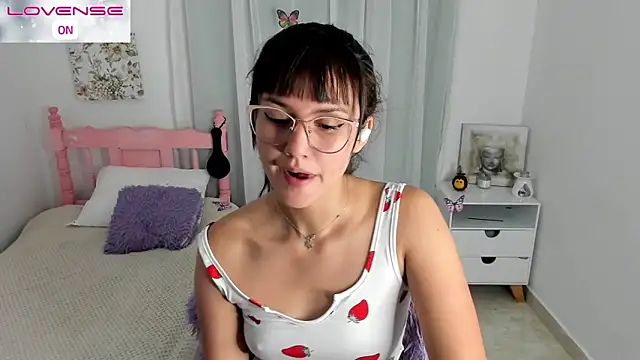 cute roxy online show from October 25, 3:58 am