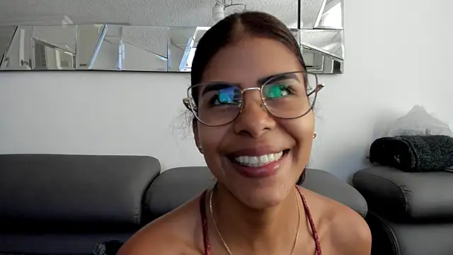 karlina charlotte1 online show from March 21, 1:01 pm