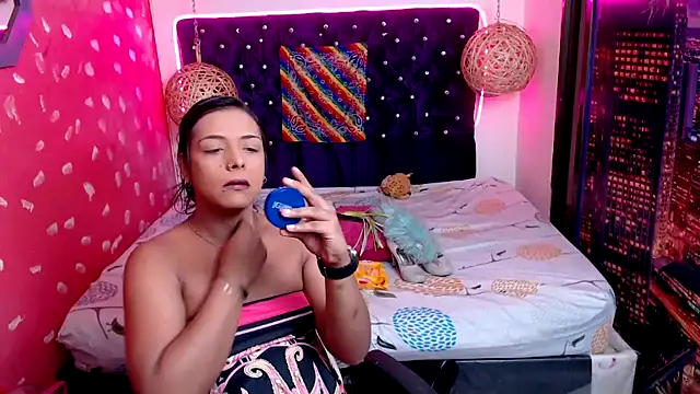 EmilyTsSweet online show from February 19, 2:44 pm