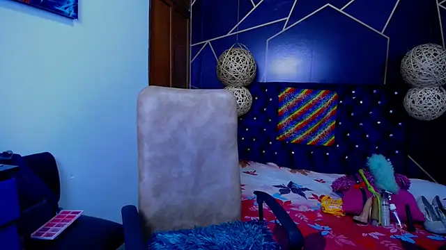 EmilyTsSweet online show from March 5, 10:10 pm