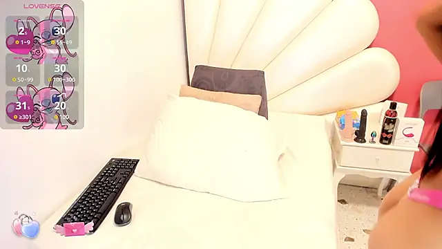 Snapshot of Vicky_Freedom chatting on March 16, 2:33 pm Vicky Freedom online show from March 16, 2:33 pm