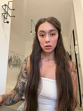 emiliasommer online show from June 4, 5:52 pm
