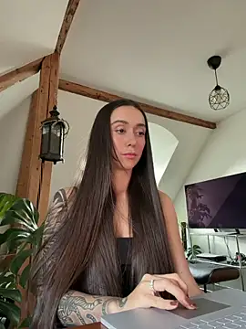emiliasommer online show from June 12, 5:01 pm