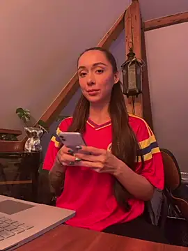 emiliasommer online show from July 7, 7:51 pm