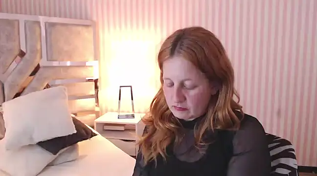 Snapshot of ViioletaMora chatting on February 8, 2:47 am ViioletaMora online show from February 8, 2:47 am