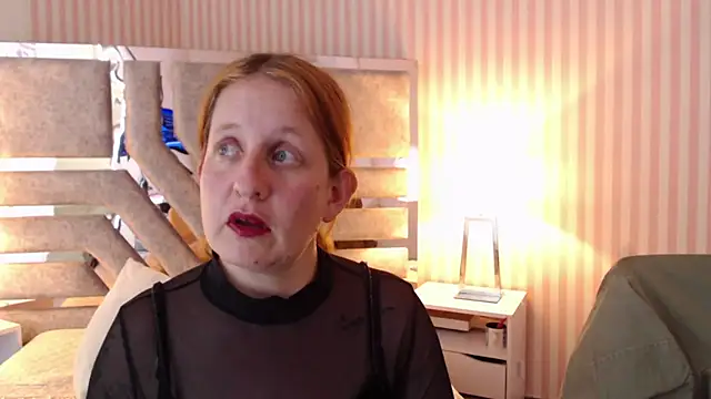 Snapshot of ViioletaMora chatting on February 11, 2:14 am ViioletaMora online show from February 11, 2:14 am